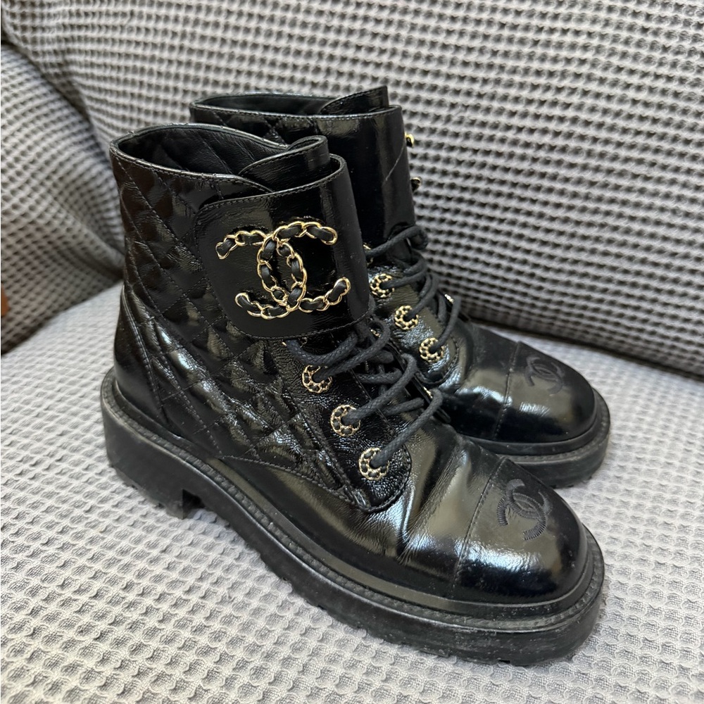 Authentic CHANEL Quilted Black Leather Boots Booties 37 7